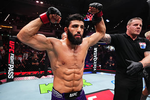Arman Tsarukyan Did What Khamzat Chimaev & Islam Makhachev Could Not do But Is Being Punished – MMA Insider