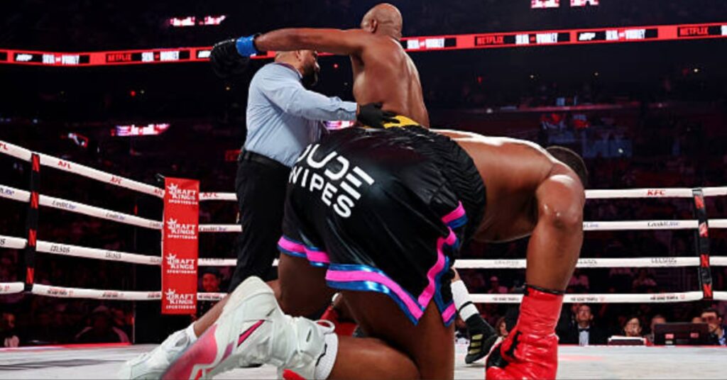 Anderson Silva Scores Vicious Uppercut KO Against Tyron Woodley - Paul vs. Joshua Highlights