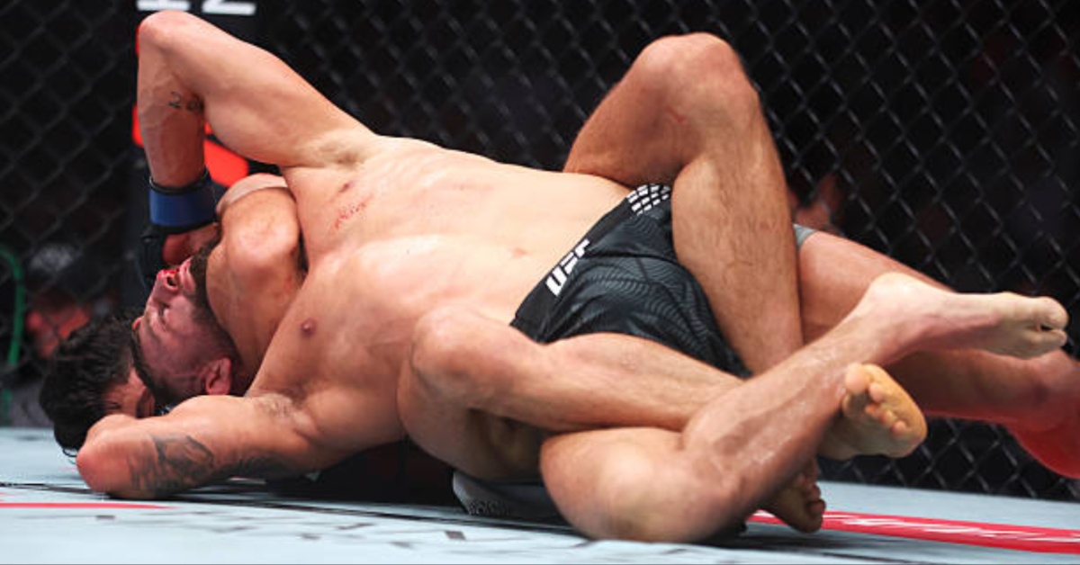 Jonathan Micallef Puts Oban Elliott to Sleep with Nasty Rear-Naked Choke – UFC 325 Highlights