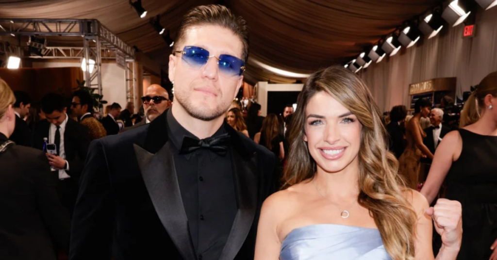 मैकेंज़ी डर्न रेड कार्पेट ग्लोब