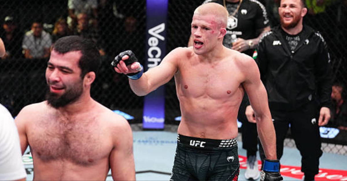 Jakub Wikłacz Scores Insane Buzzer-Beating Submission Over Muin Gafurov - UFC Vegas 113 Highlights