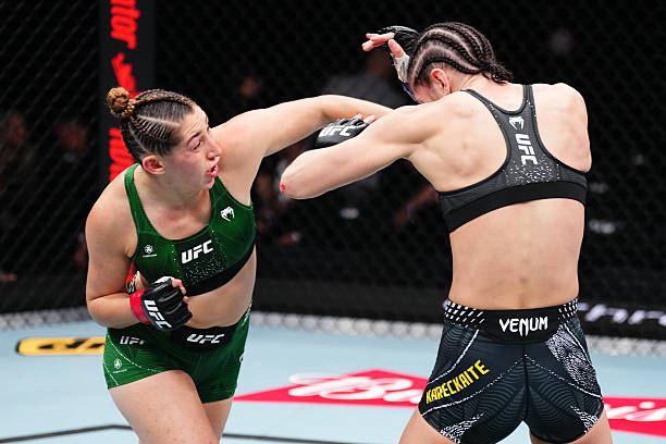 Карецкайте получает рассечение от случайного столкновения головами