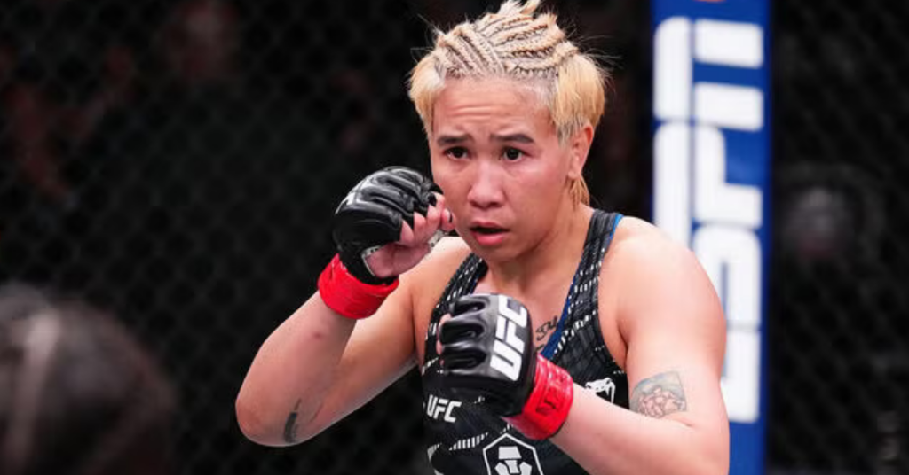 Fan Favorite Loma Lookboonmee Set for Strawweight Clash with Jaqueline Amorim at UFC Macau