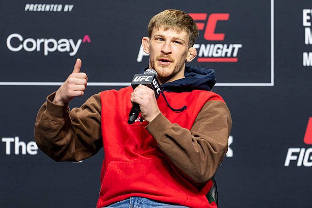 Arnold Allen Accepts Fight Mid-Bite, Fish and Chips Still in Hand