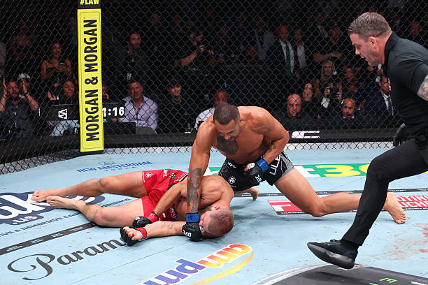 Карлос Ульберг нокаутирует Иржи Прохазку