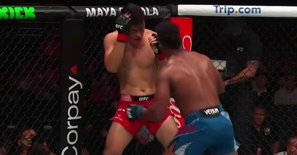 Alonzo Menifield Outguns Zhang Mingyang in Chaotic First-Round Shootout at UFC Macau
