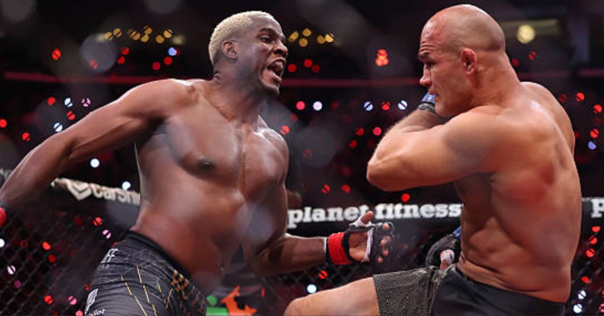 Robelis Despaigne Brutally KOs Ex-UFC Champ Junior dos Santos in MMA Return - Rousey vs. Carano Highlights